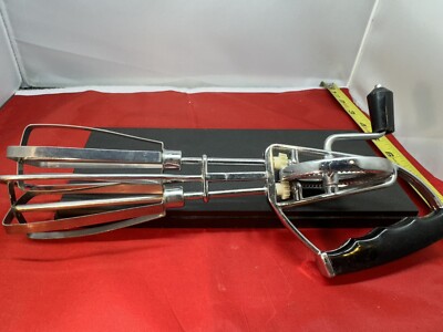 Vintage Bakelite Hand Mixer Egg Beater Hand Crank No 54 Side Angle Black Handle 
