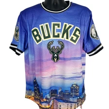 Milwaukee Bucks Men's Pullover City Scapes Shirt Size L