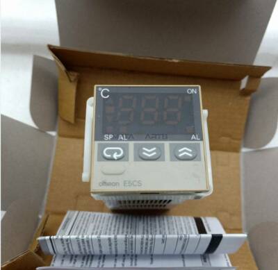 1PC Omron E5CS-R1PX E5CSR1PX Temperature Controller New In Box