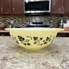 Pyrex Yellow And Black Gooseberry 444 - 4 Qt Cinderella Bowl.