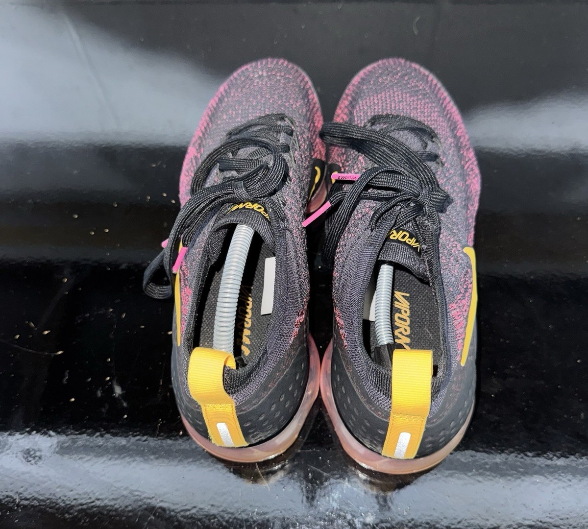 Nike Air VaporMax Flyknit 2 Pink Blast Mens Athletic Shoes  display picture 1