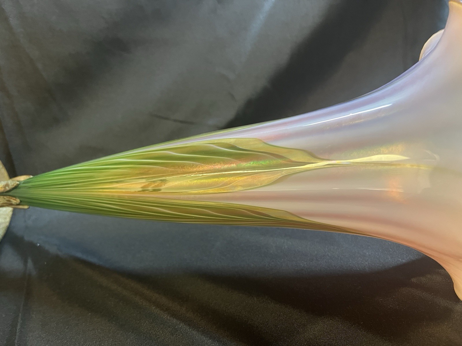Steven Lundberg Studios Tiffany Style Iridescent Pulled Feather Vase 2001