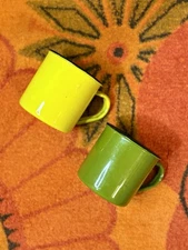 Vintage OMC Japan Enamel Mugs Green & Yellow Set of 2 Camp Coffee Cups Retro