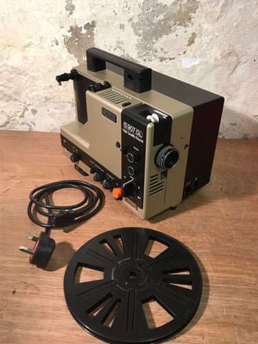 Lot - A vintage Minolta XL-400 super 8 film camera, Japanese, together
