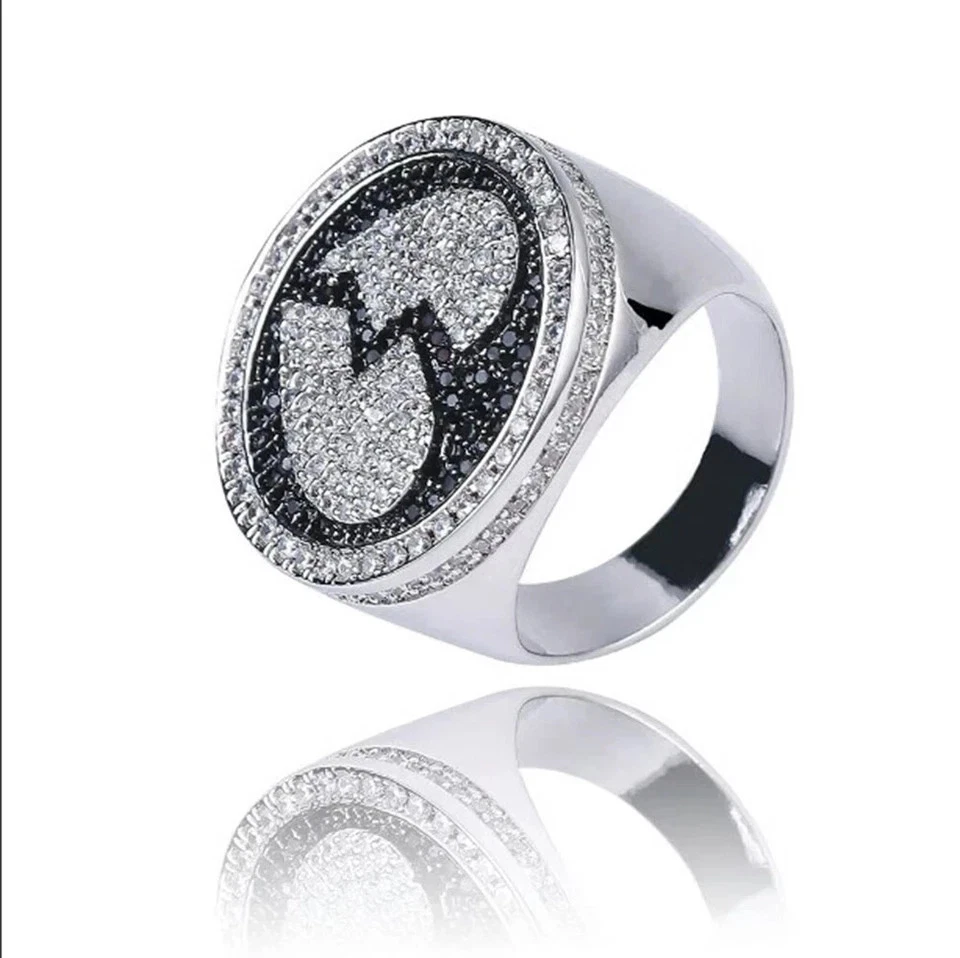 Anillo para hombre con racimo de diamantes negros de corte redondo de 3 quilates enchapado en oro blanco de 14 k Foto 4 de 4