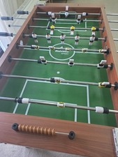 Bandito Sport Tischkicker Vollstangen Laminatspielfeld Balleinwurf braun/gr&uuml;n
