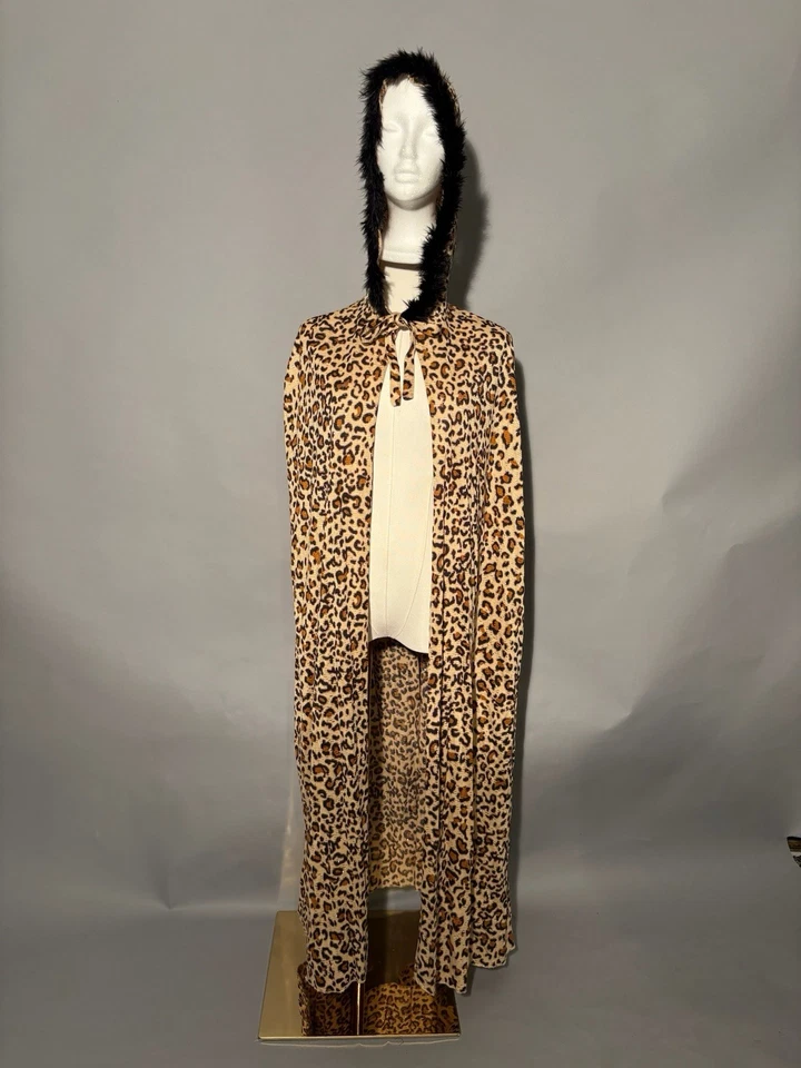 Disfraz de capa con capucha estampado de leopardo estilo vintage con ribete de piel sintética Foto 2 de 4