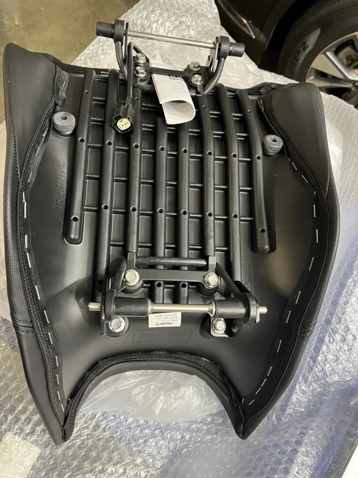 Triumph Low Heated Seat - A9701459 - Image 3 of 3