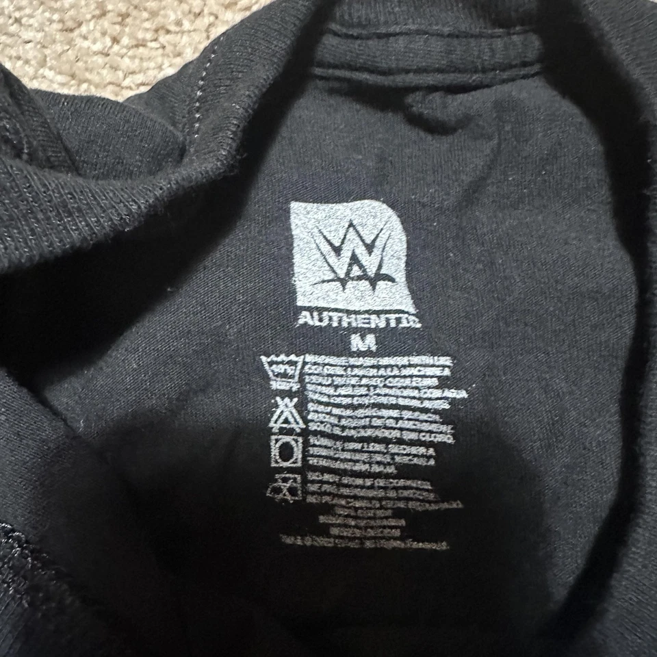 Camisa CM Punk Para Hombres Mediana Negra WWE Auténtica Bandera de Chicago Puño Logo Lucha Foto 3 de 3