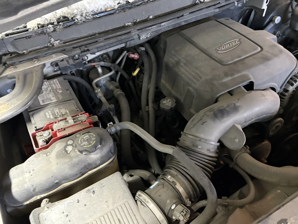 Cilindro maestro Chevy Tahoe 07 08 Foto 2 de 3