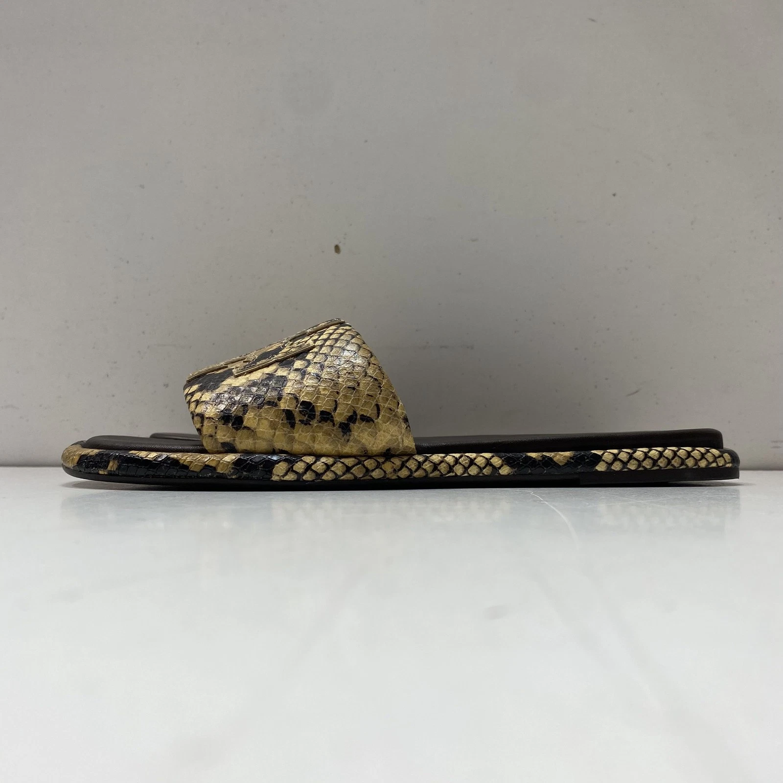 Tory Burch Women 11012 B21 Yellow Black Leather Slide Sandals Size 8
Opens in a new window or tab