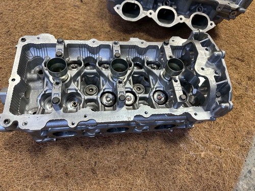 Nissan GT-R R35 VR38DETT T1R cylinder heads pair - Foto 19 di 20