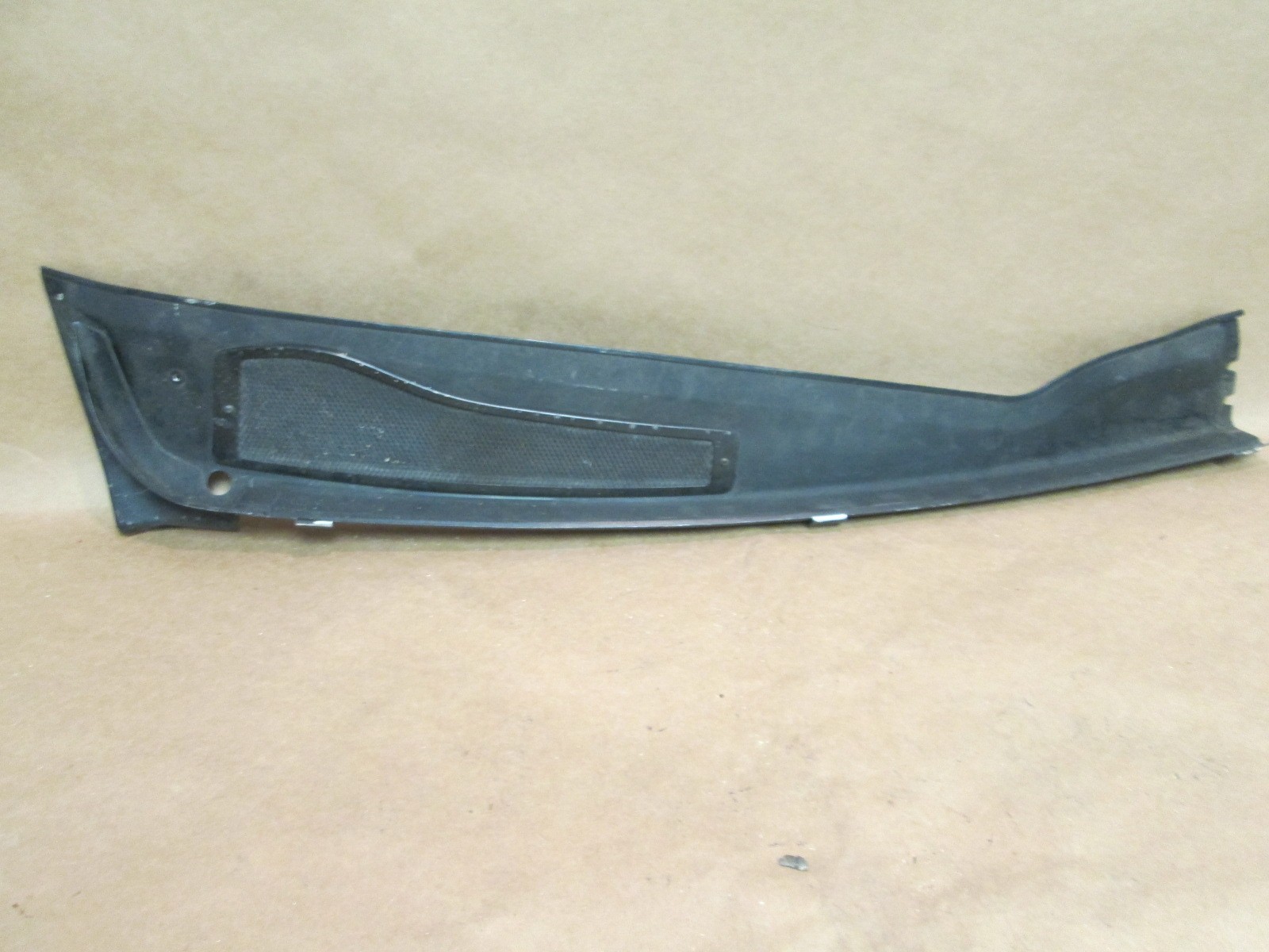 Ferrari 550 , 575 - RH Outer Moulding # 64789200