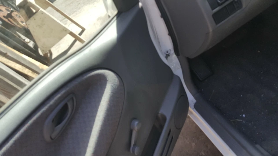 02 Geo Tracker 4 door Front door panel Left drivers MANUAL - Image 2 of 4