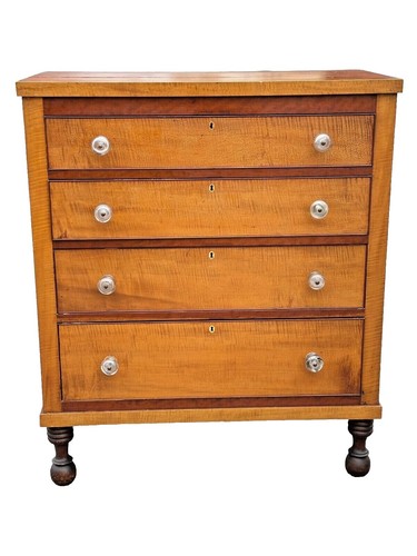Late 18th Century New England Chippendale Chest of Drawers in