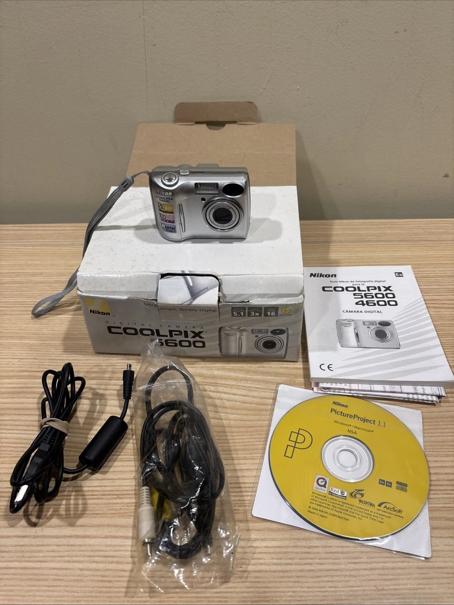【美品】Nikon COOLPIX 5600 コンパクトデジタルカメラ付属品付き Nikon Coolpix 5600 Digital Cameras with Auto Power Save for Sale