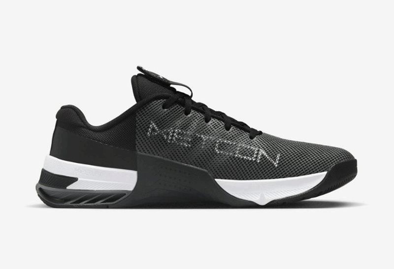 靴 Nike Metcon 8 \