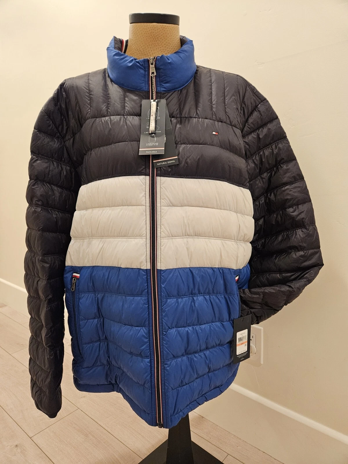 NEW TOMMY HILFIGER SIZE3XL MEN PACKABLE REAL DOWN BLUE/WHITE PUFFER JACKET$195