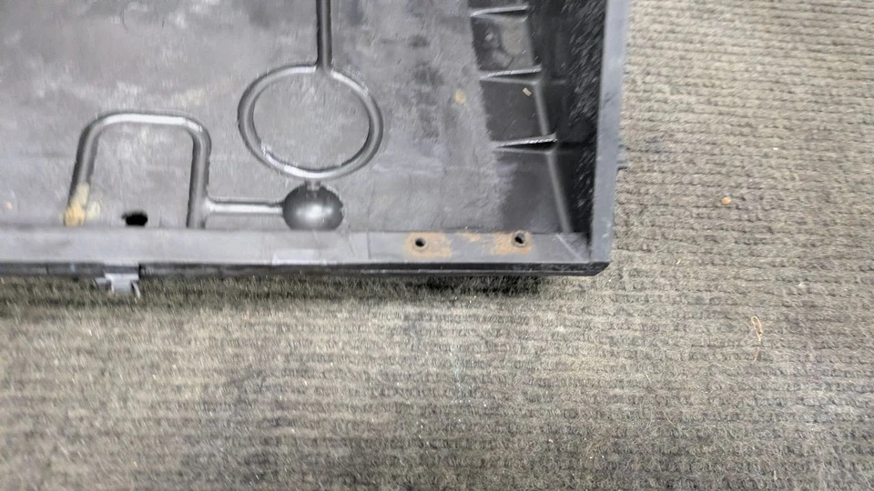 Оригинальный дизельный лоток для аккумулятора со стороны пассажира 07–10 Dodge Ram 2500 3500 - Изображение 4 из 4