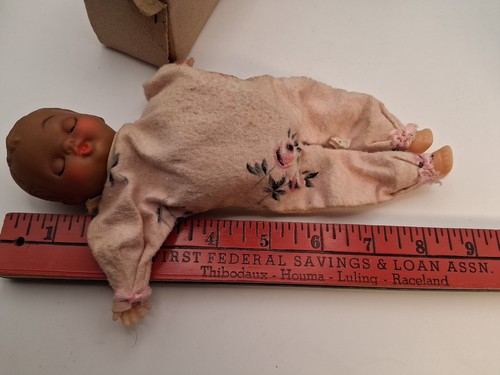 Sleepy Baby Wind Up Animated Doll Creepy Wierd Baby Halloween - Bild 2 von 11