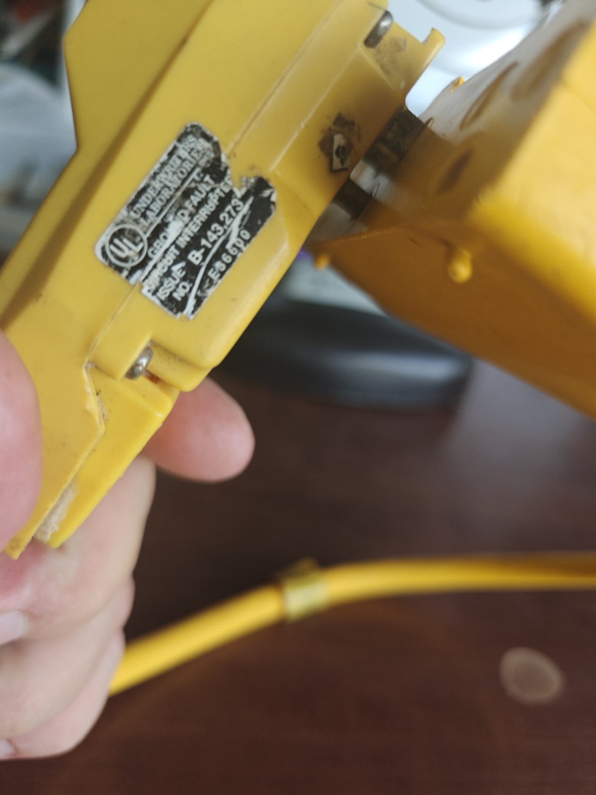 Coleman Cable 9543 Yellow 3-Way 120V ac 15A NEMA 5-15P GFCI User Attachable Plug