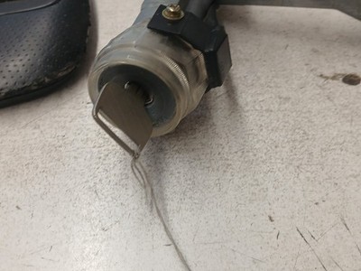 1996 TOYOTA LAND CRUISER IGNITION START CYLINDER TUMBLER w/ KEY