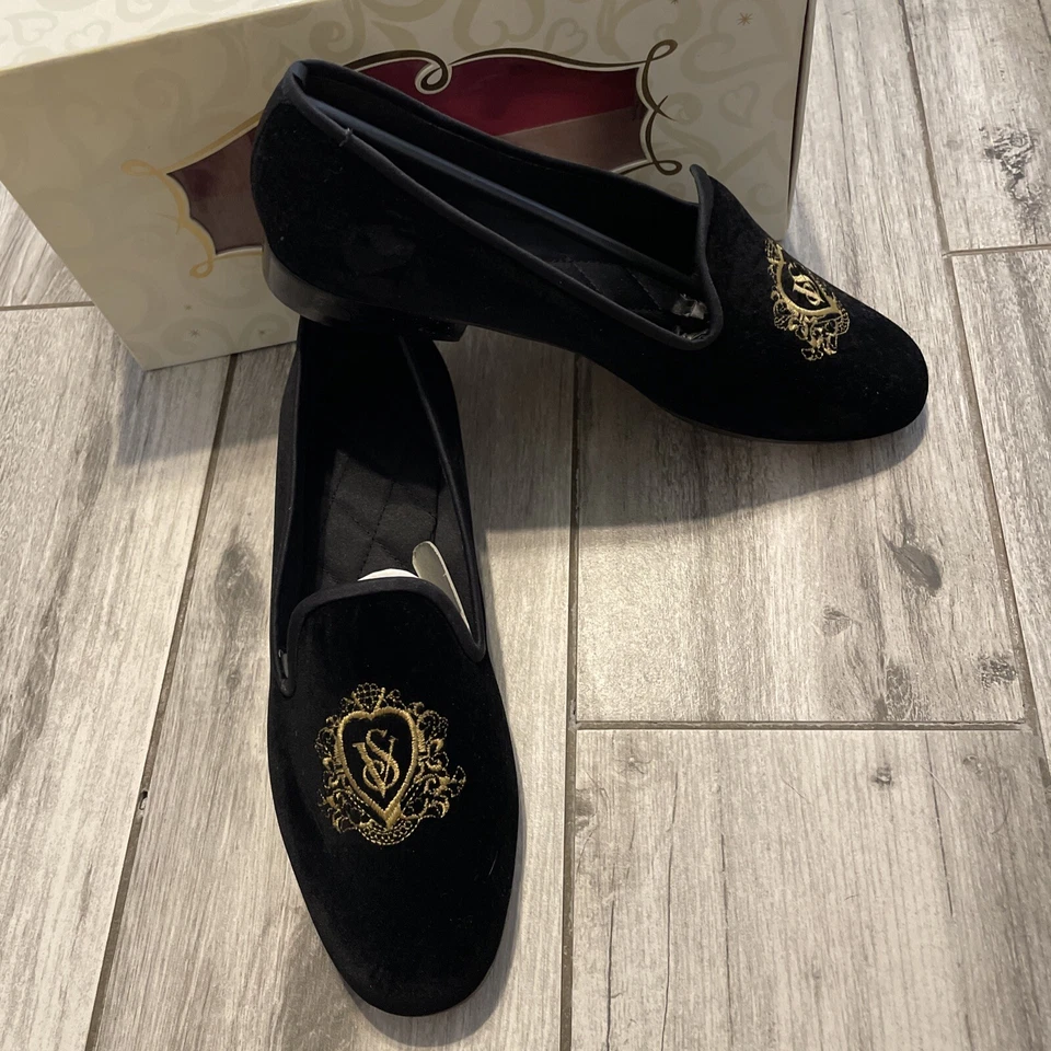 Nuevo Victoria's Secret Mocasines Pequeños Pisos Negro Terciopelo Dorado VS Cresta Mocasín Foto 2 de 4