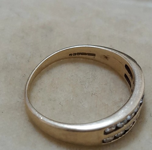 Vintage 9ct Gold Ring, Sparkly Simulated Diamonds, Size N. 5, US 7, 9k Gold - Picture 6 of 7