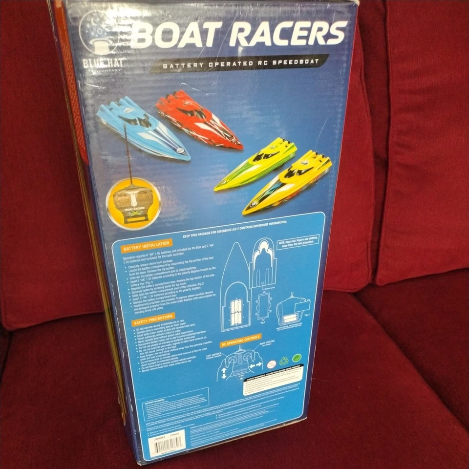 Boat Racers Battery Operated Remote Control Speedboat With 2.4 GHZ Controller - Image 4 of 4