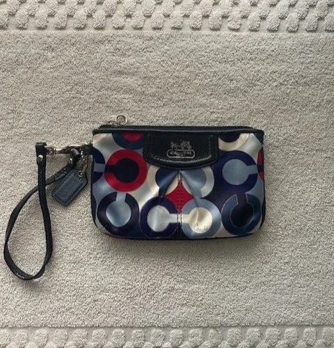 Sciarpa Coach Madison stampa firma contorno ottico Maggie Wristlet