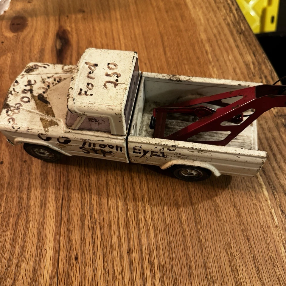 Vintage 1960 Tonka White & Red Metal Mini Jeep Pickup Wrecker Tow Truck - Image 3 of 4