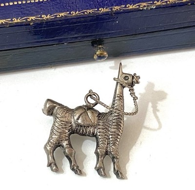 Vintage peruanische Souvenir Sterlingsilber niedliche Lama Brosche mit Zügeln Sattel Packung
