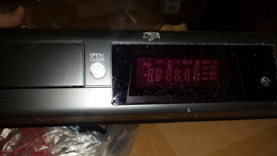 Magnavox MDR557H/F7 1Terabyte Hard Disc Drive Digital Video Disc Recorder - Image 3 of 4