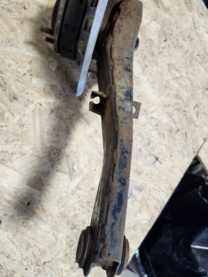 Suspensão traseira esquerda conjunto de braço traseiro motorista lateral USADO 75-82 C3 Corvette - Imagem 4 de 4