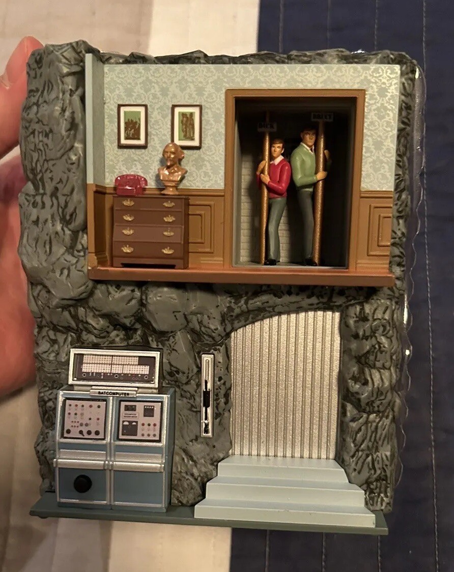 HALLMARK 2021 TO THE BATCAVE BATMAN TV SERIES LIGHT MOTION SOUND