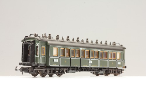 Minitrix N 13715 K.Bay.Sts.B. grün Schnellzugwagen 1./2.Kl Schmutz/Kratzer o.OVP