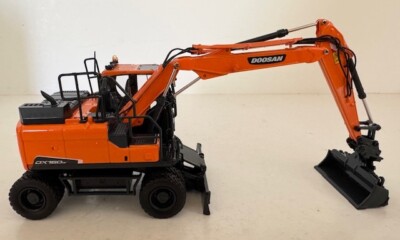 1:50 Doosan DX140W Wheeled Excavator UH8108 By Universal Hobbies