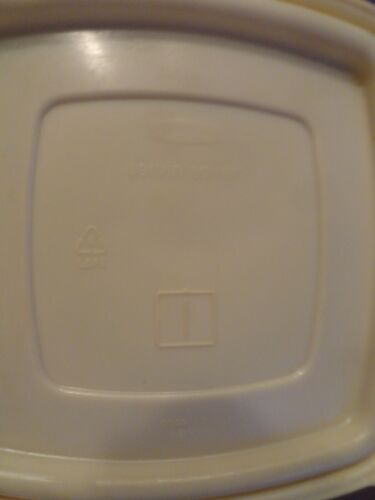 VTG Rubbermaid 0009 Servin' Saver Almond #1 Square 6" Food Storage Container Lid - Picture 3 of 3