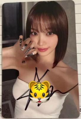 LE SSERAFIM キムチェウォン　 HOT サイン入りカード LE SSERAFIM CHAEWON HOT Photocard PC Photo card Universal Music