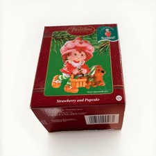 VTG Carlton Cards 2002 Scented Strawberry Shortcake and Pupcake Ornament New!