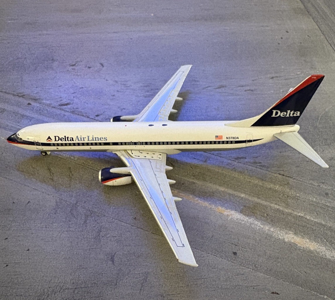 Delta Airlines Boeing 737-800 Gemini Jets 1:250 Scale Model