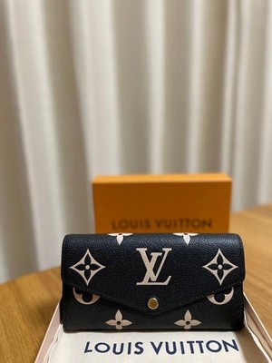 LOUIS VUITTON Monogram Wallet in Excellent Condition Authentic Item