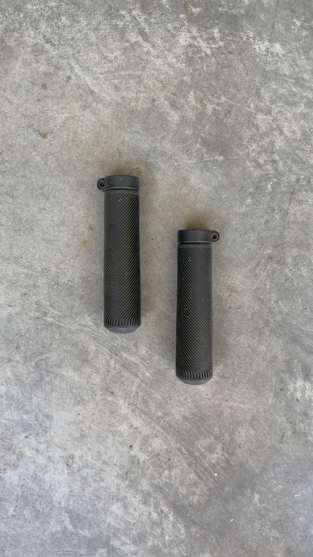 Brompton 130mm Black OEM grip. Excellent Condition.
