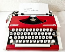 Olympia Traveller de Luxe Red Portable Typewriter 1968 West Germany Serviced