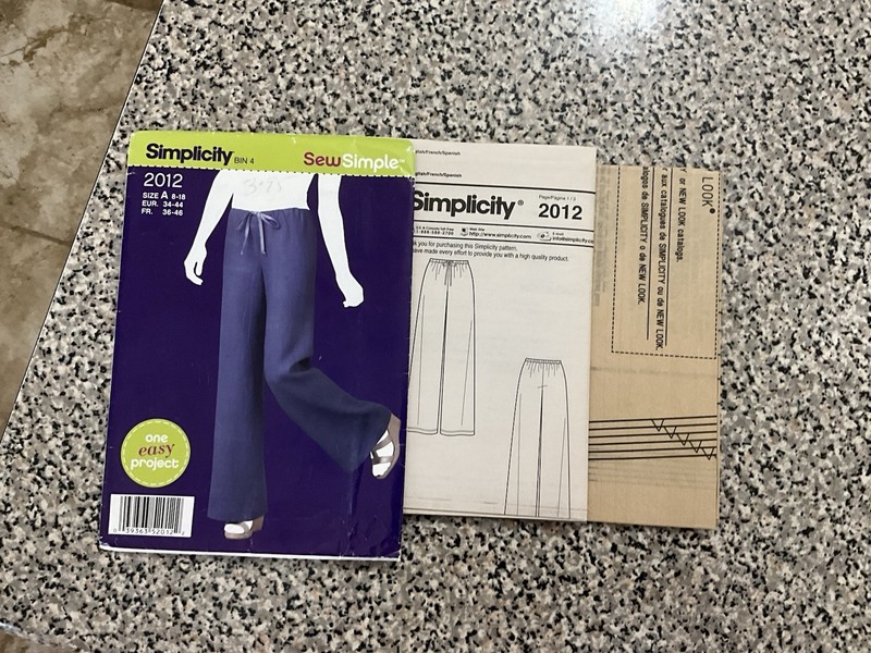 SIMPLICITY SEWING PATTERN 2012 FOR MISSES PANTS