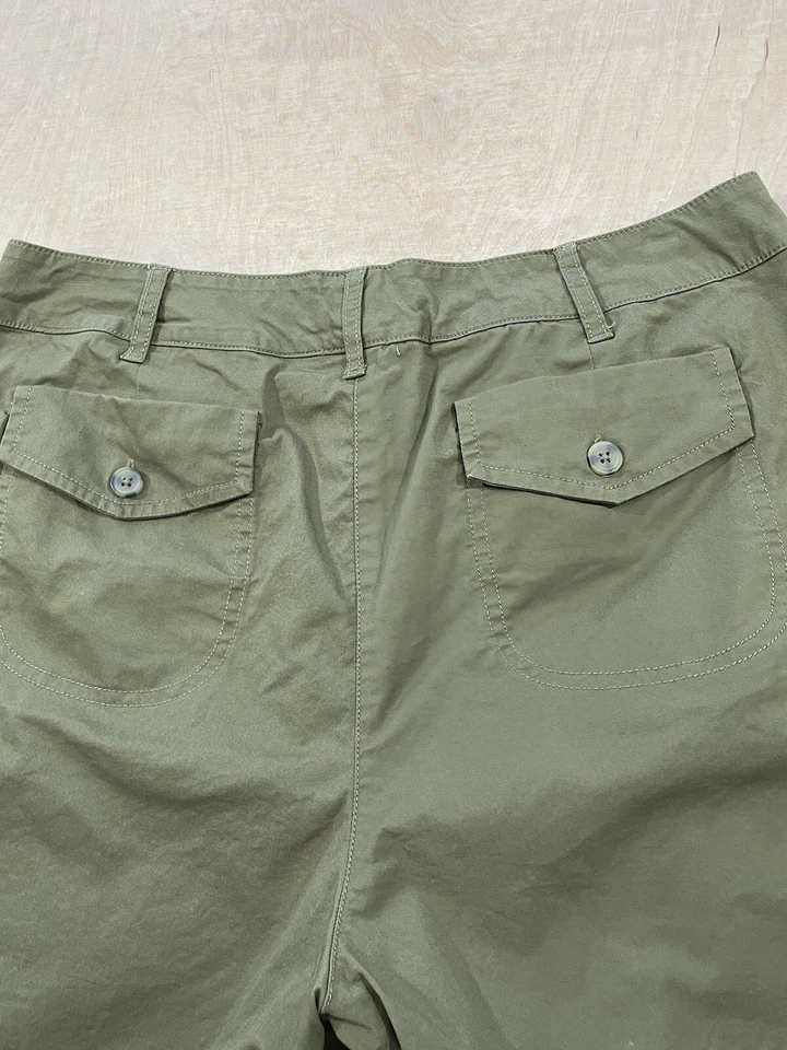 Pantalones cortos informales elásticos St Johns Bay para mujer talla 10 verde oliva Foto 4 de 4