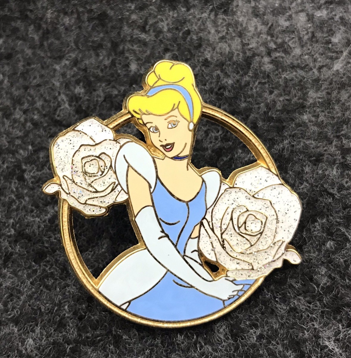 Japan Disney Store Princess Cinderella w/ glitter roses Very Rare