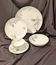 Choke Cherry 5pc Tableware