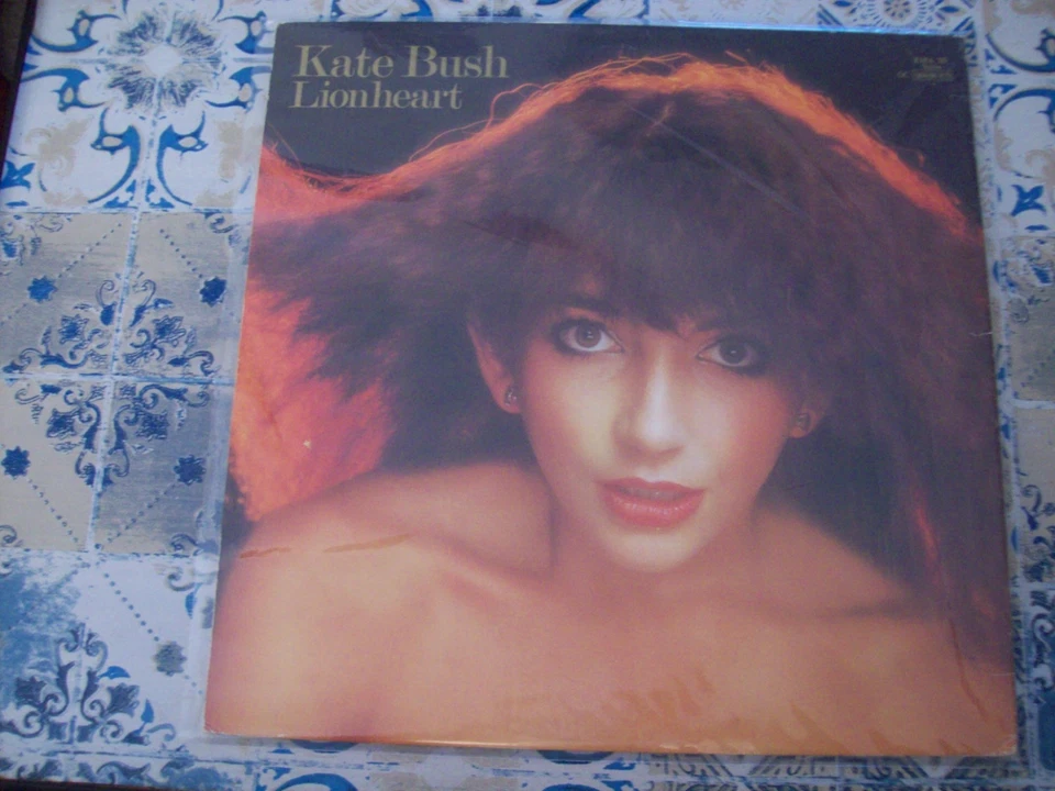 KATE BUSH - LIONHEART -VINYL -L.P. - 12" -VG+/VG - Image 2 of 4