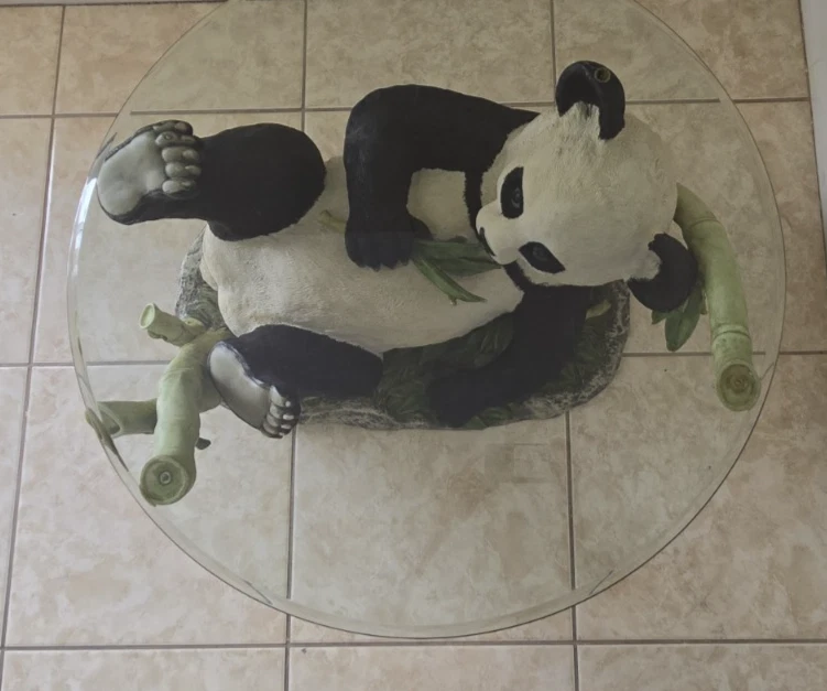 Mesa de Centro Panda Retro Vintage Base Resina Pesada Tapa Vidrio Años 70 Decoración Kitsch Foto 4 de 4